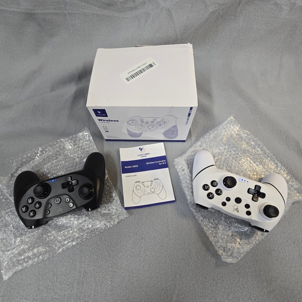 Acegamer SW02 Wireless Controller for Nintendo Switch‎ Black and White Set 2pk